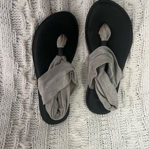 sanuk thong sandals